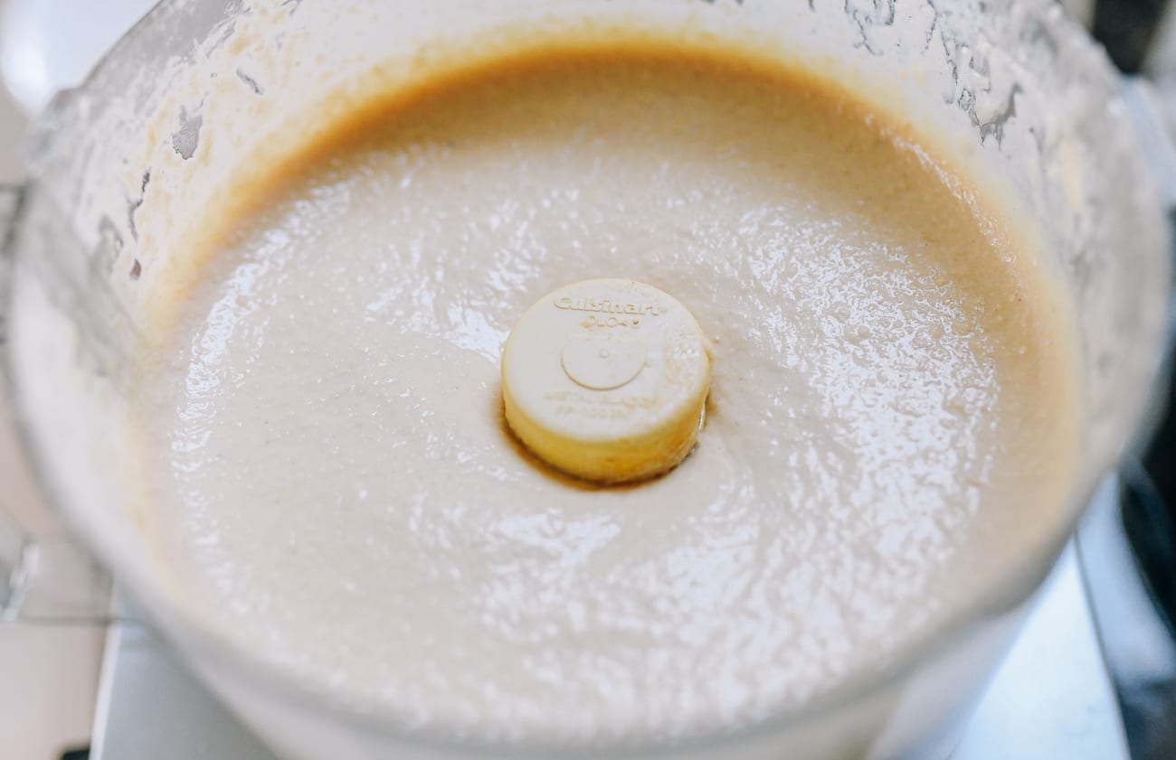 Hummus in food processor