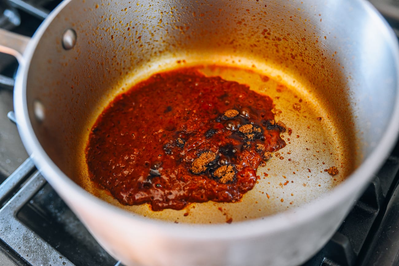 Laksa paste and brown sugar in pot