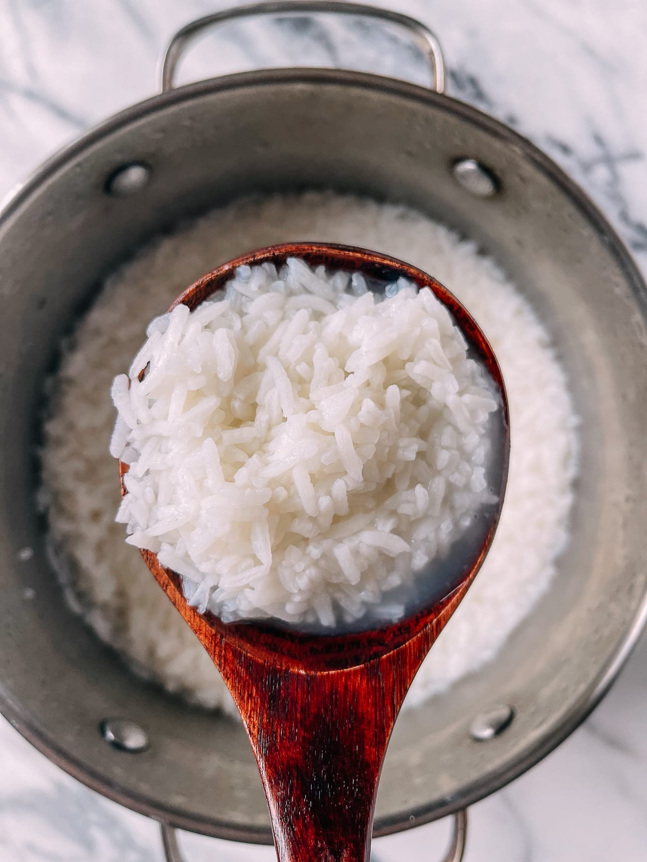 Wooden ladle of cooked pao fan