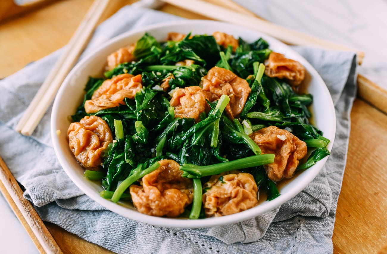 Seitan puffs with pea leaves