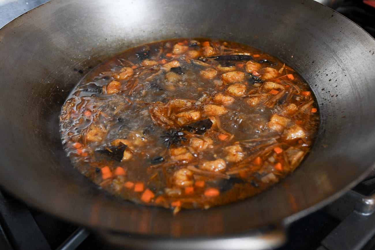 Simmered soup base for Saozi Mian