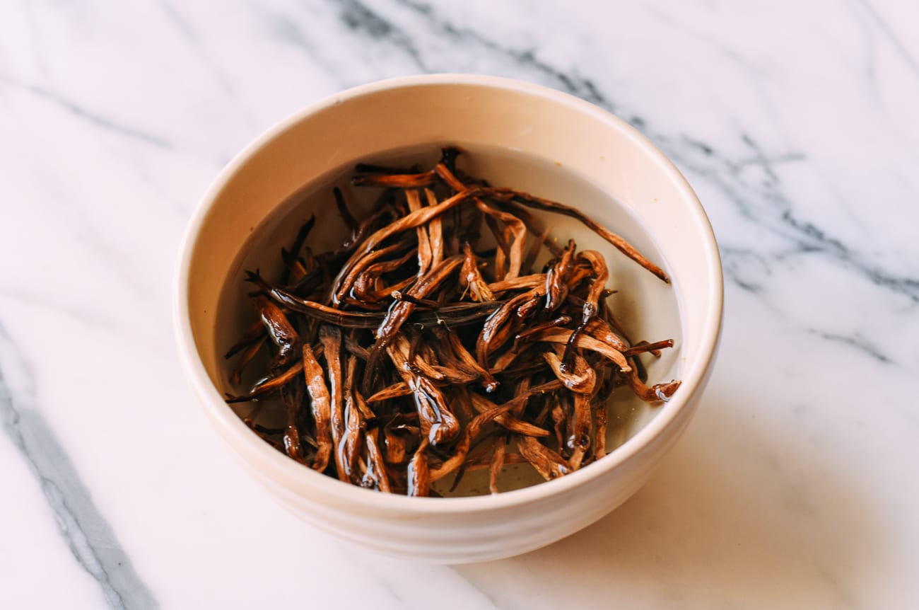 Rehydrating lily flowers