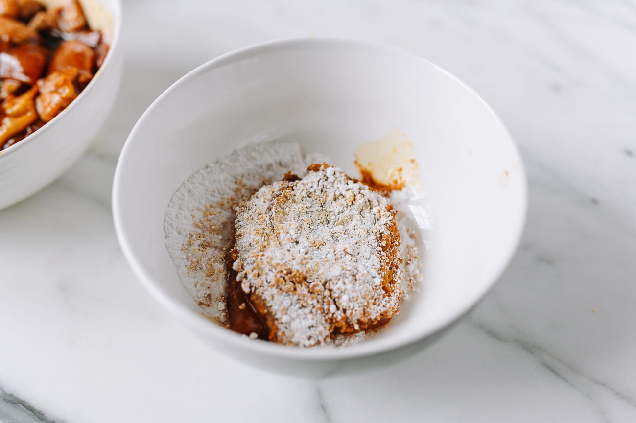 Dredging chicken pieces in potato starch