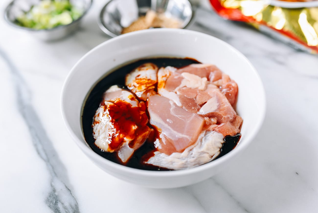 Marinating chicken in sauce