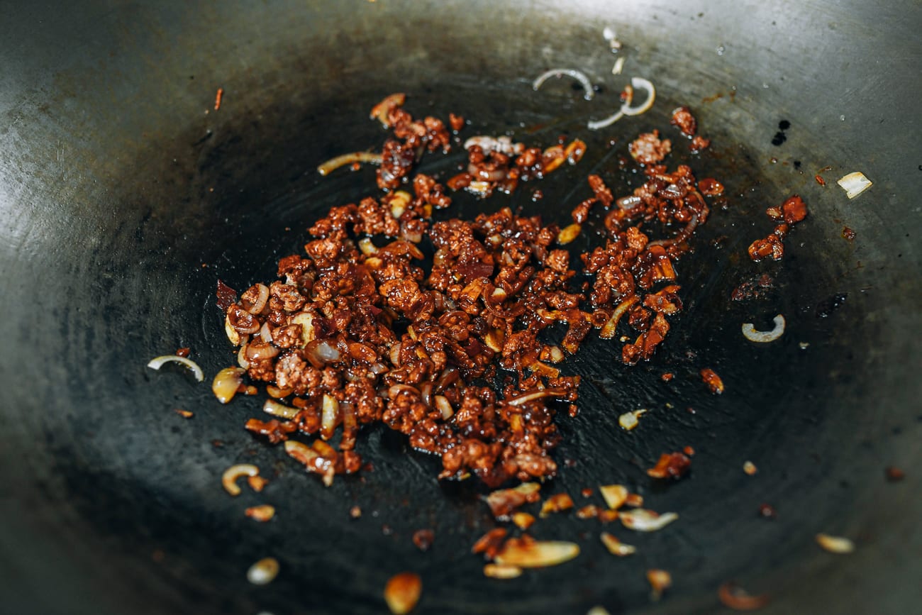Cooked ground pork with hoisin and spicy bean paste