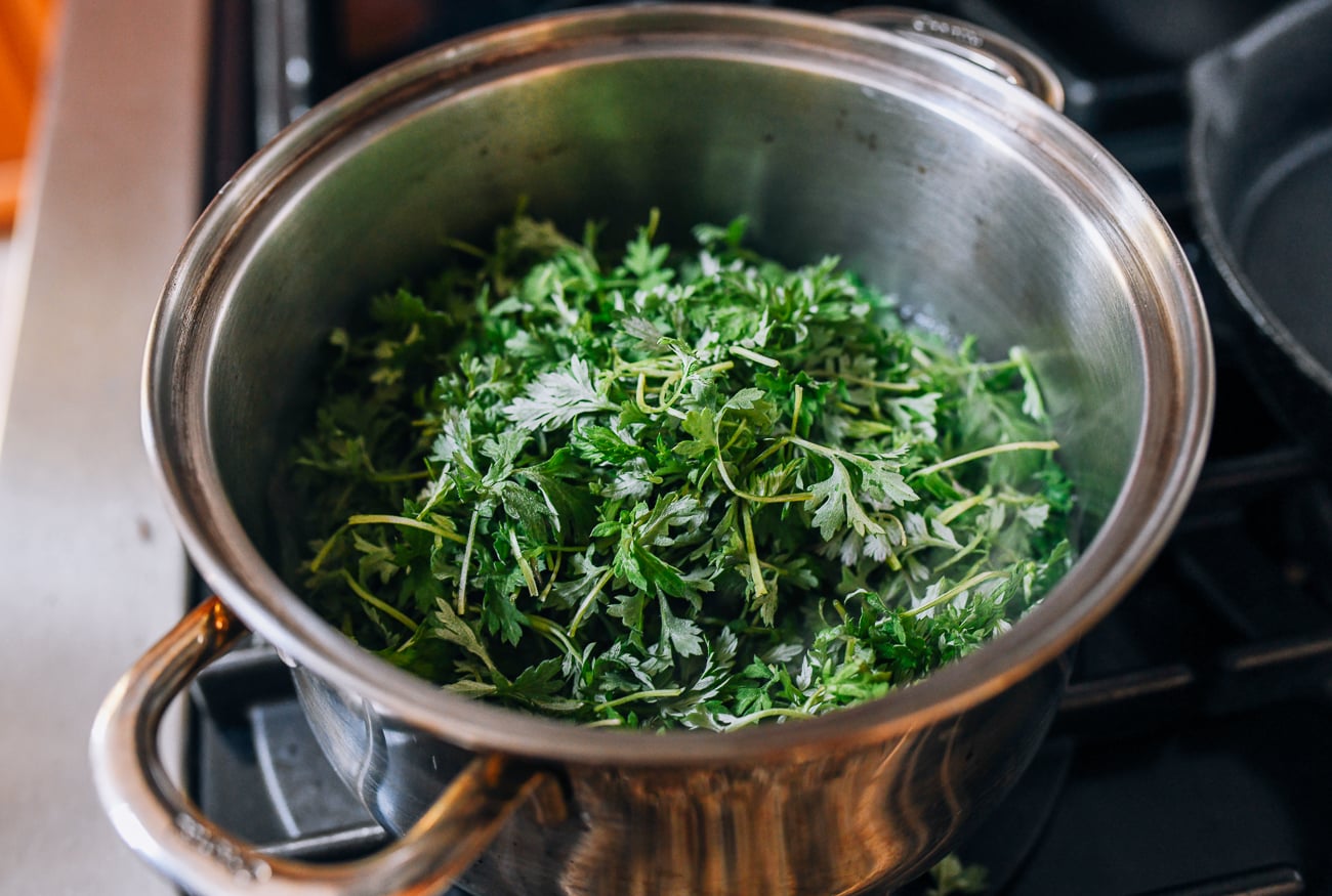 Blanching mugwort leaves in boiling water