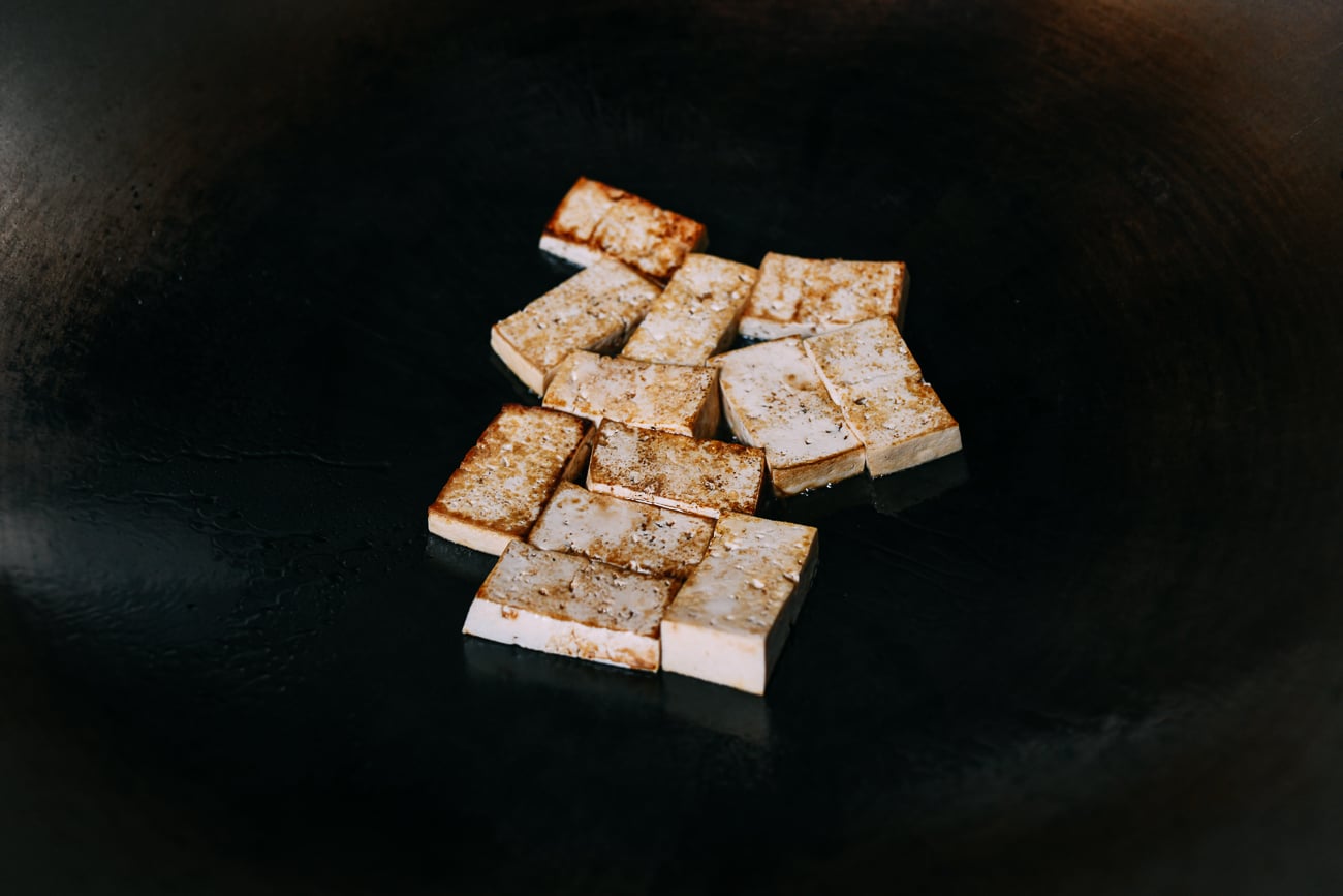 Pan-frying tofu in wok