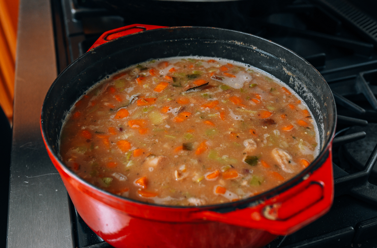 Simmering ham and bean soup
