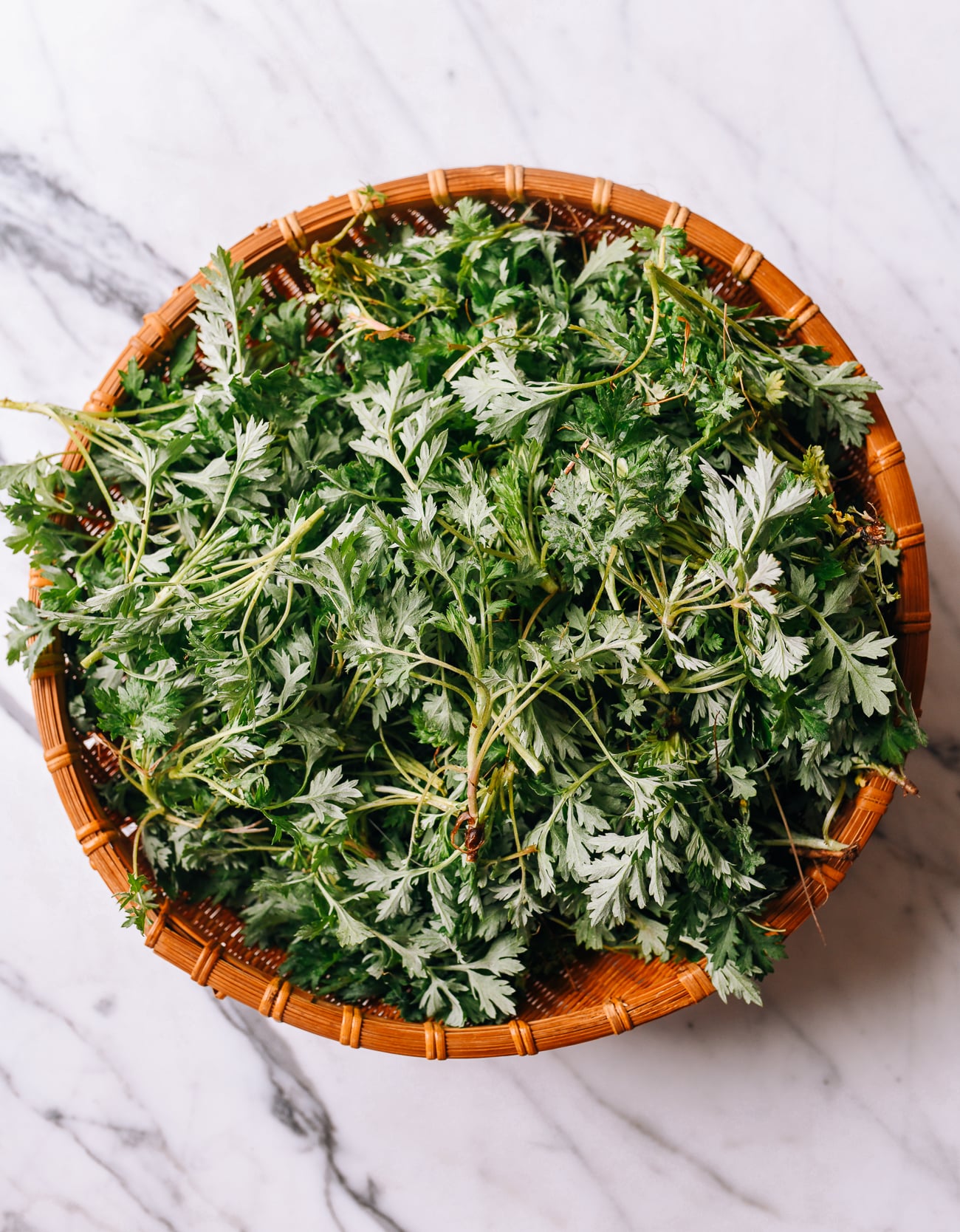 Washed mugwort leaves