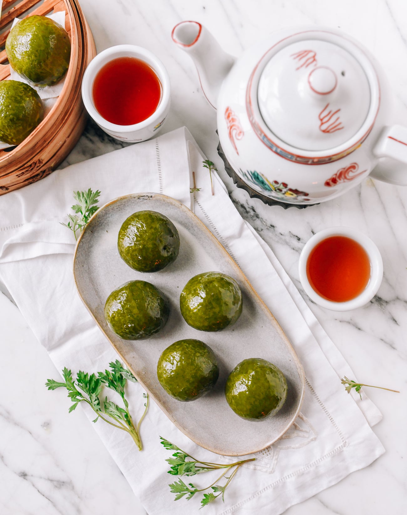 Green Chinese Qingtuan (Mugwort Mochi Balls)