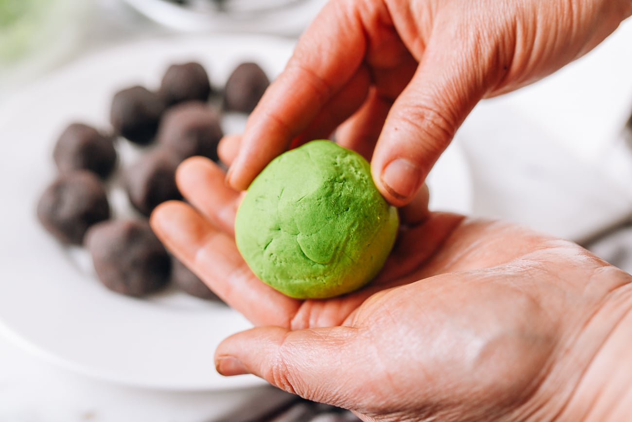 Assembling Chinese qingtuan