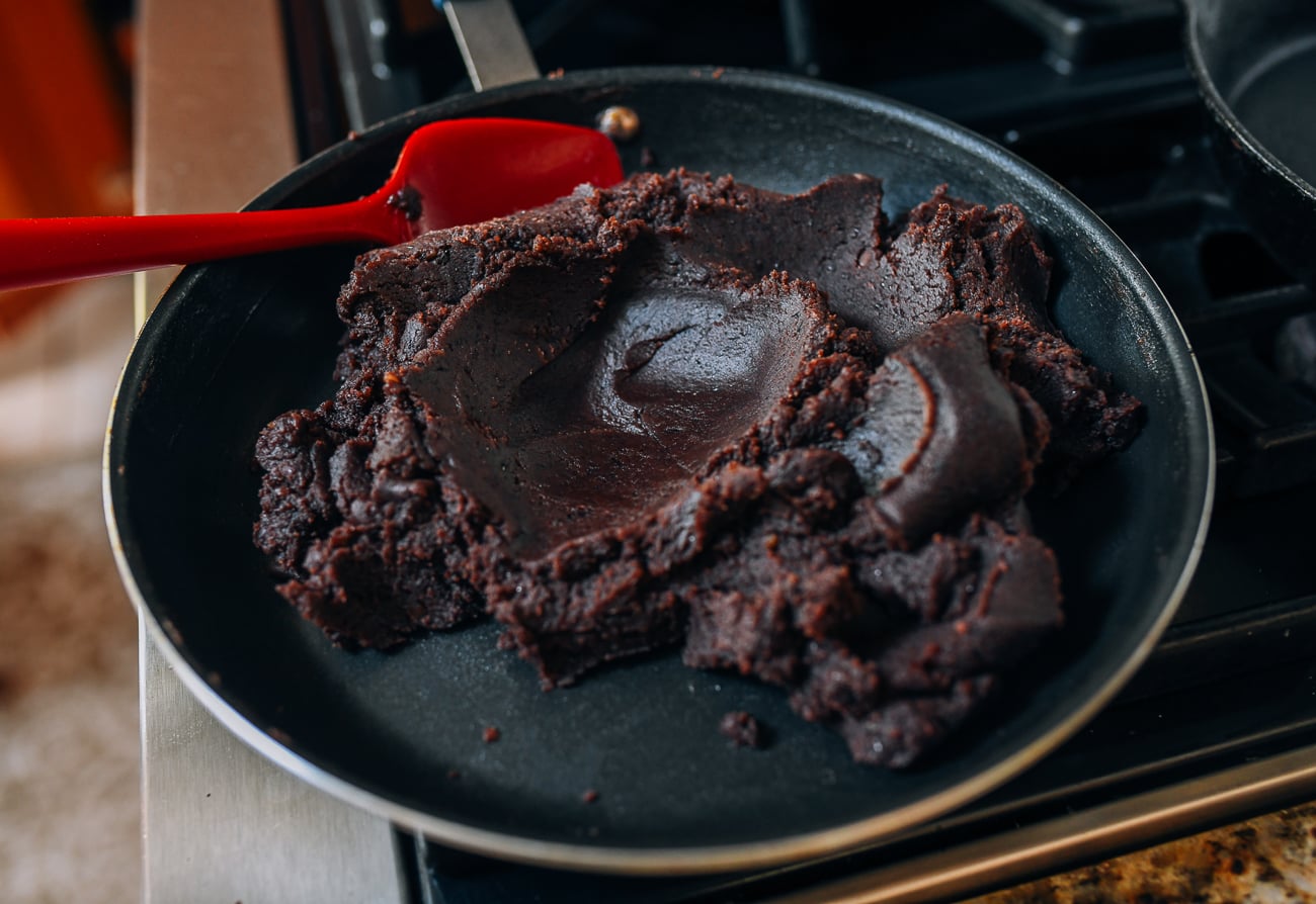 Red bean paste in pan