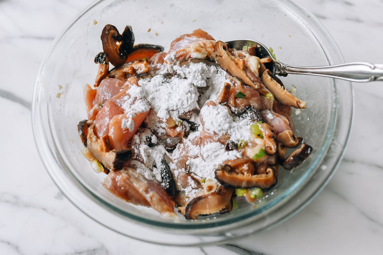 Tapioca starch added to marinated chicken and mushrooms