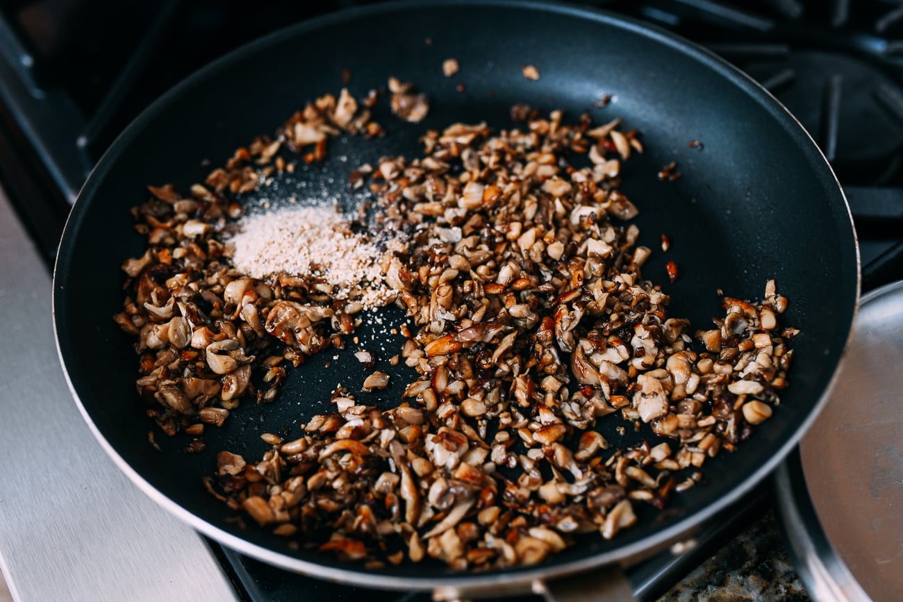 Adding toasted rice powder to mushrooms