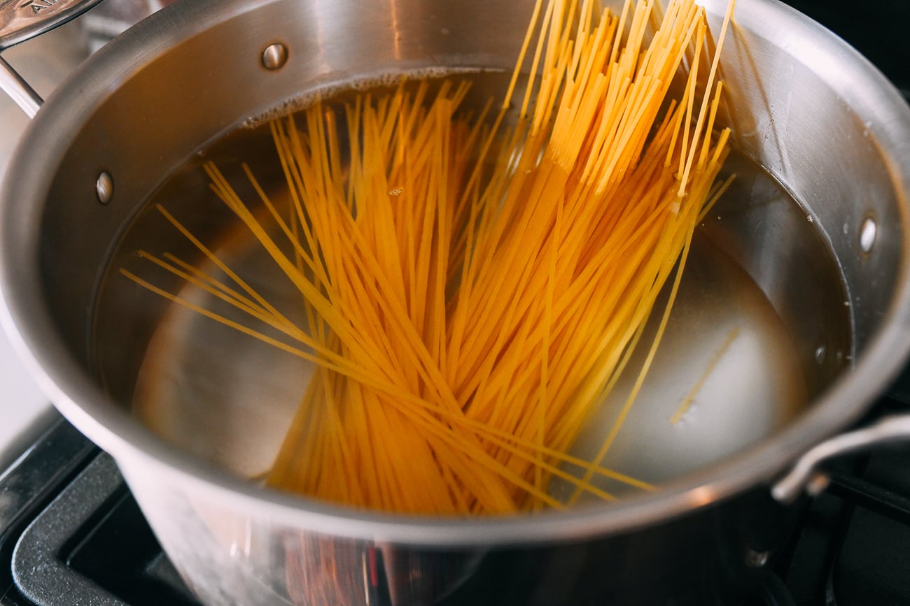 Adding spaghetti to boiling water