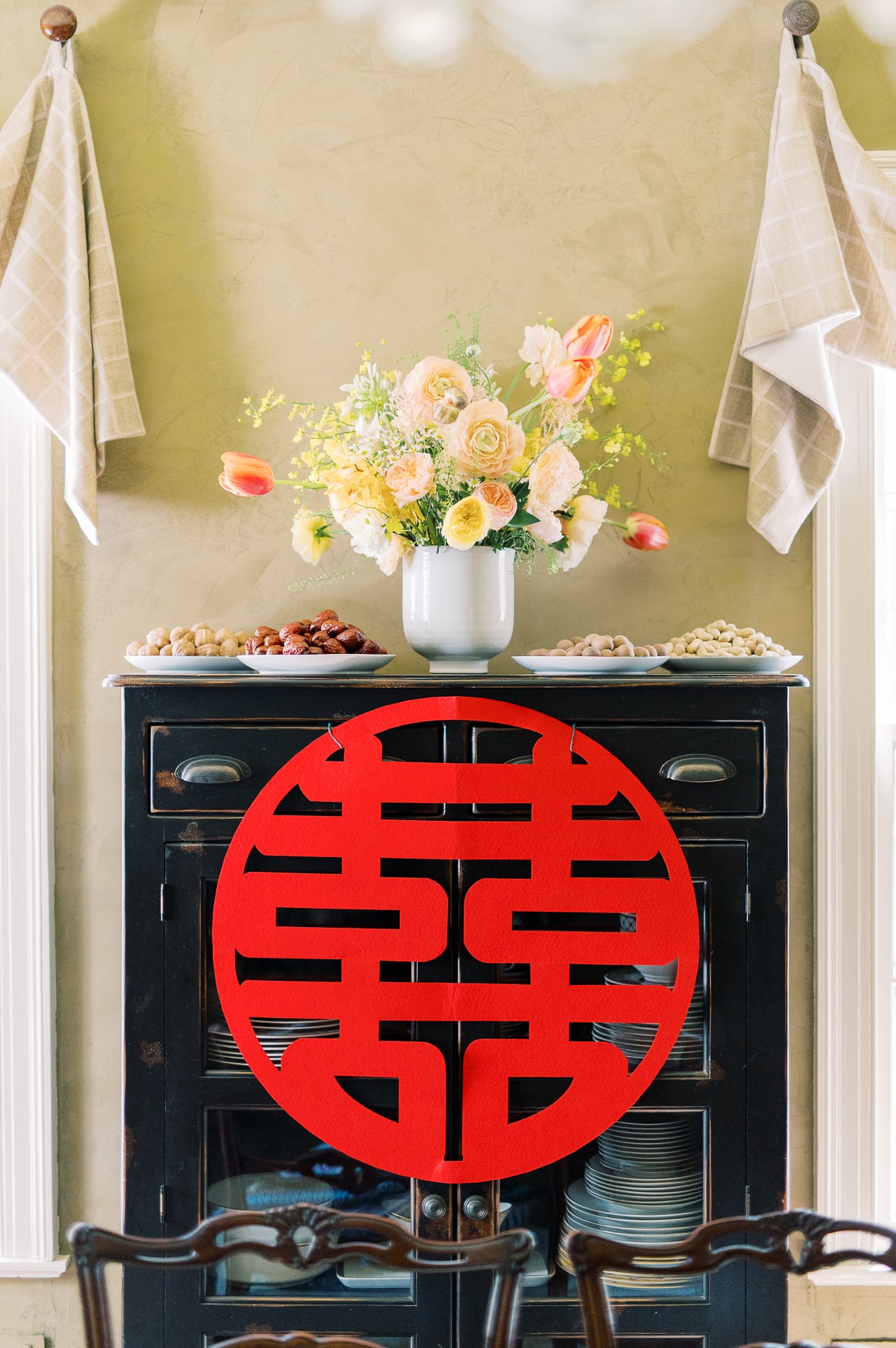 Tea Ceremony decoration with flowers and double happiness
