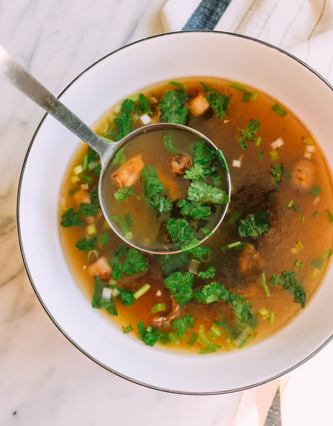 Easy Chinese-Style Button Mushroom Soup