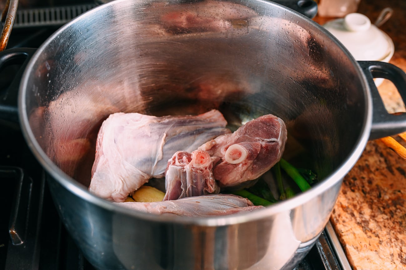 Adding the lamb shanks to pot