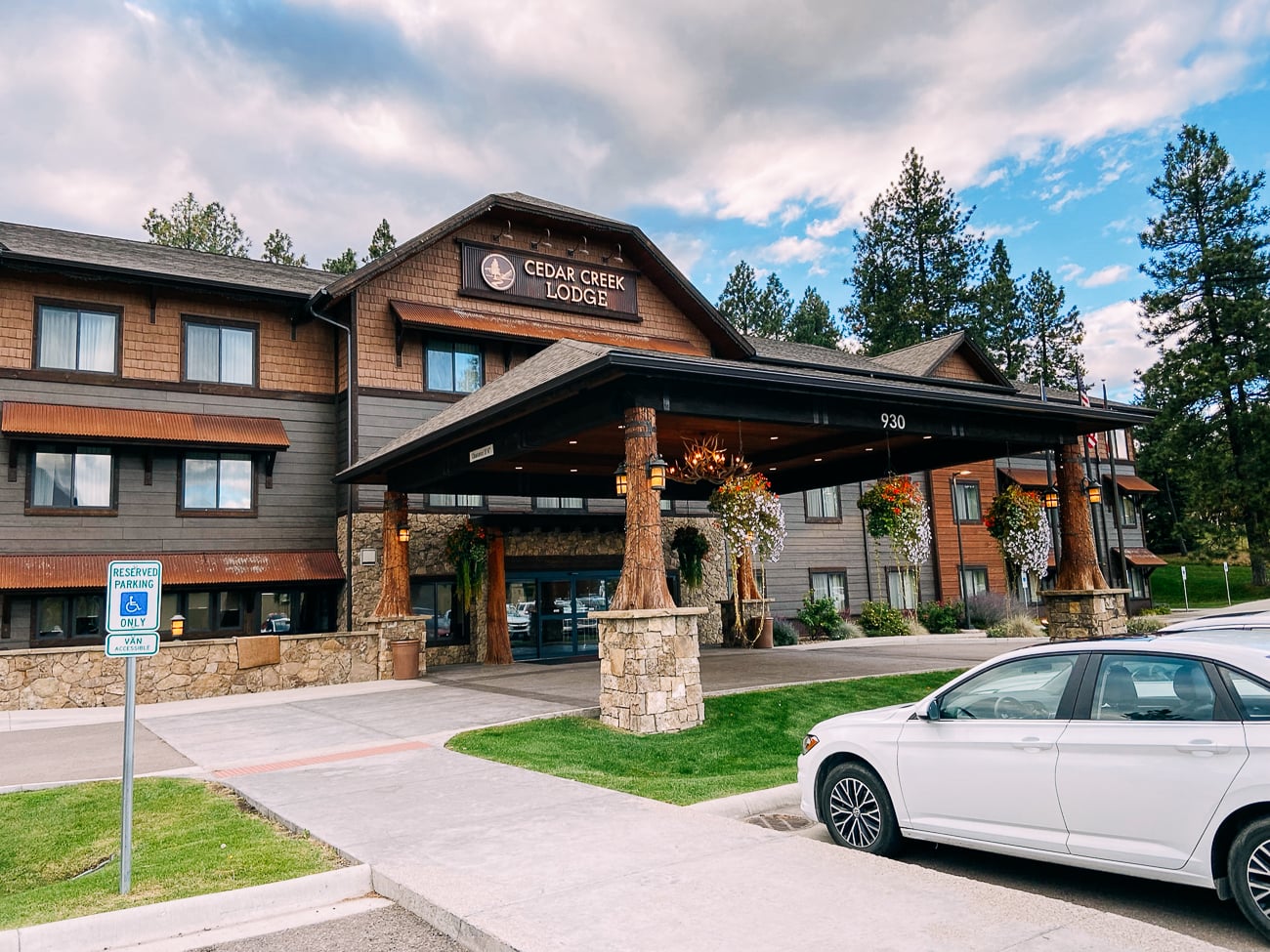Cedar Creek Lodge in Columbia Falls