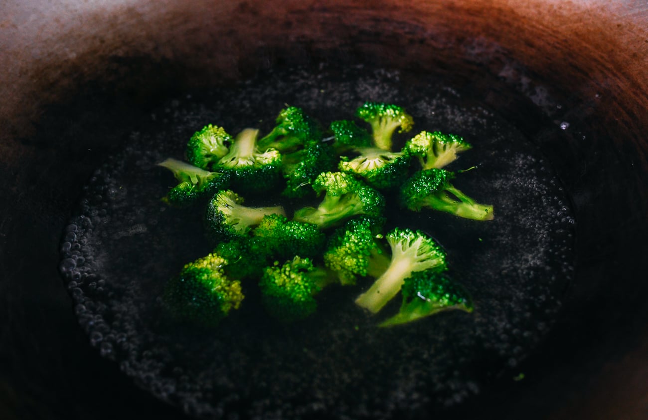 Blanching broccoli florets
