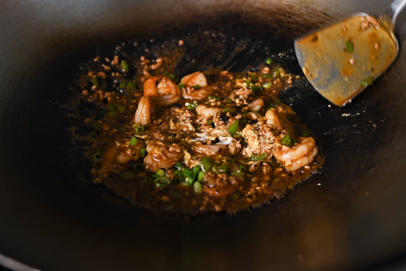 Folding scallions into shrimp with black bean sauce