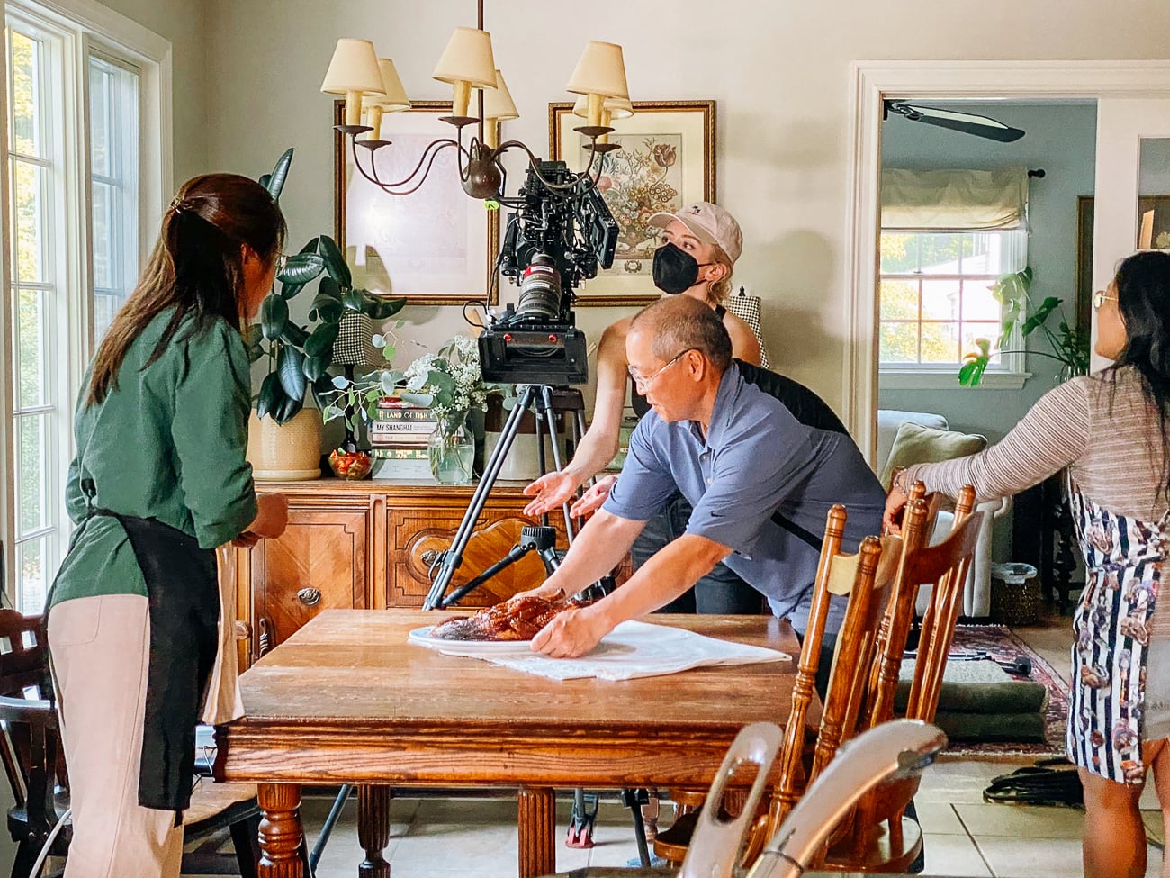 Filming beauty shots of a roast duck