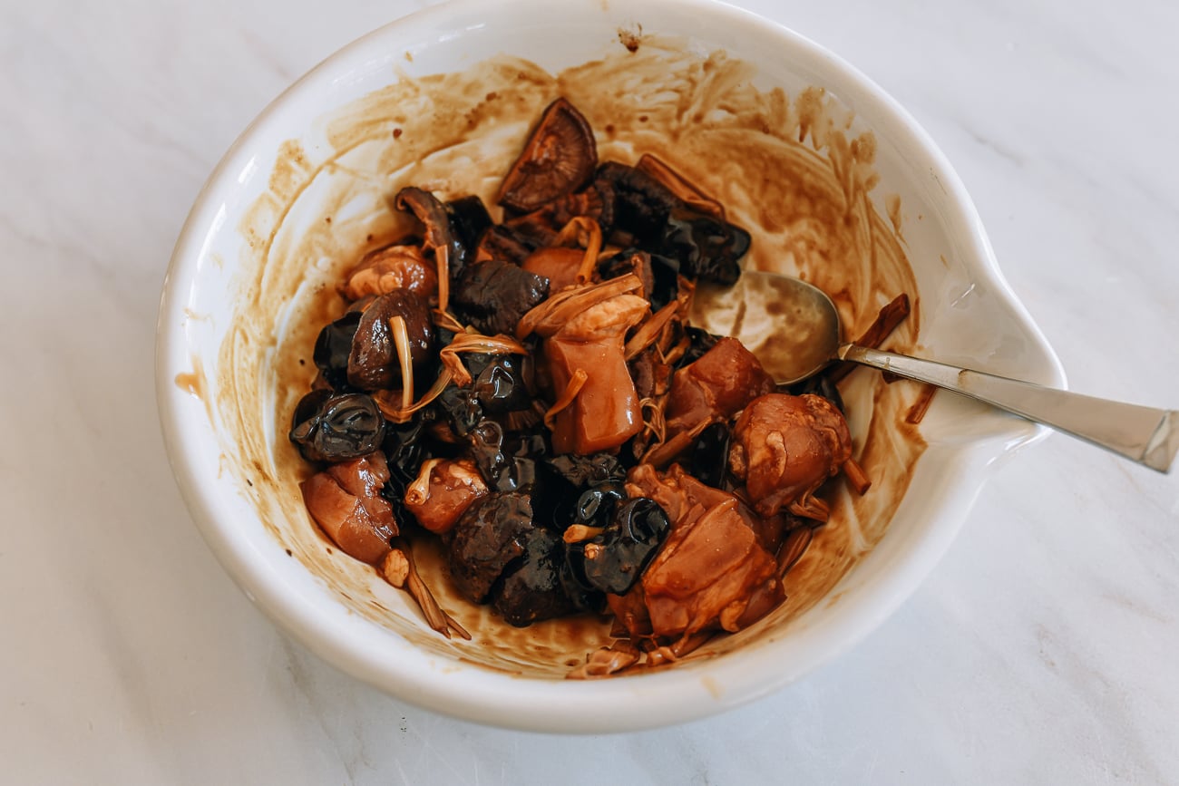 Marinated chicken and mushroom mixture