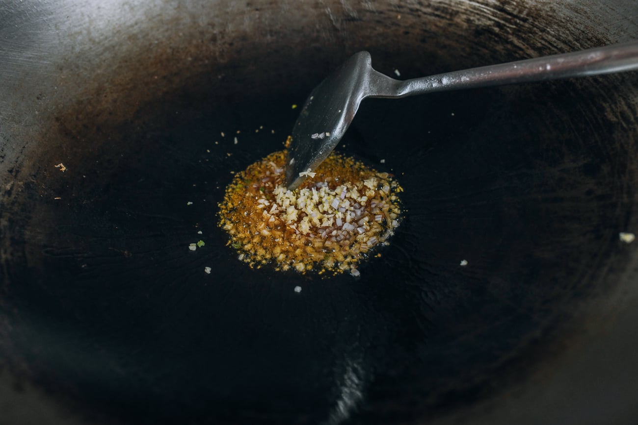 Adding garlic and shallot to ginger