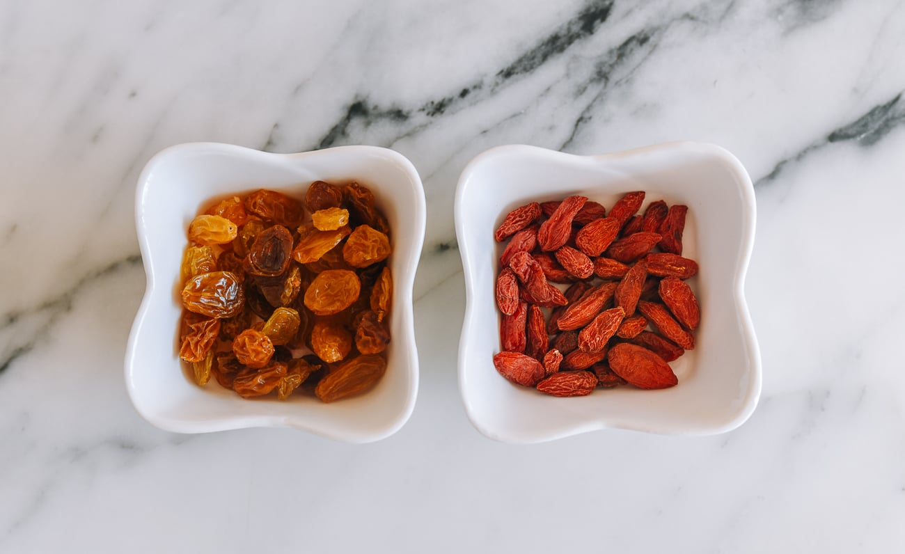 dried raisins and goji berries