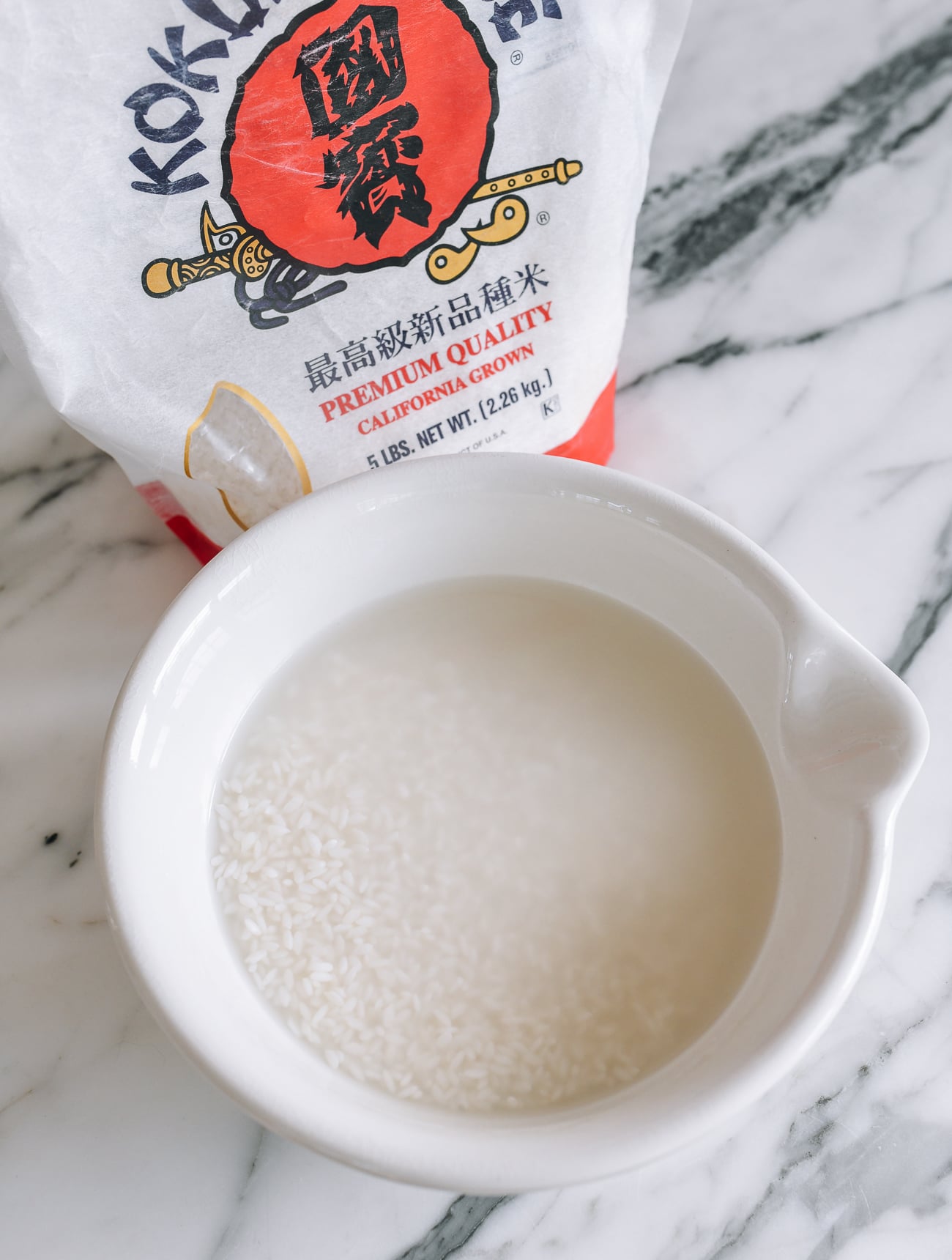 Soaking short grain white rice in water