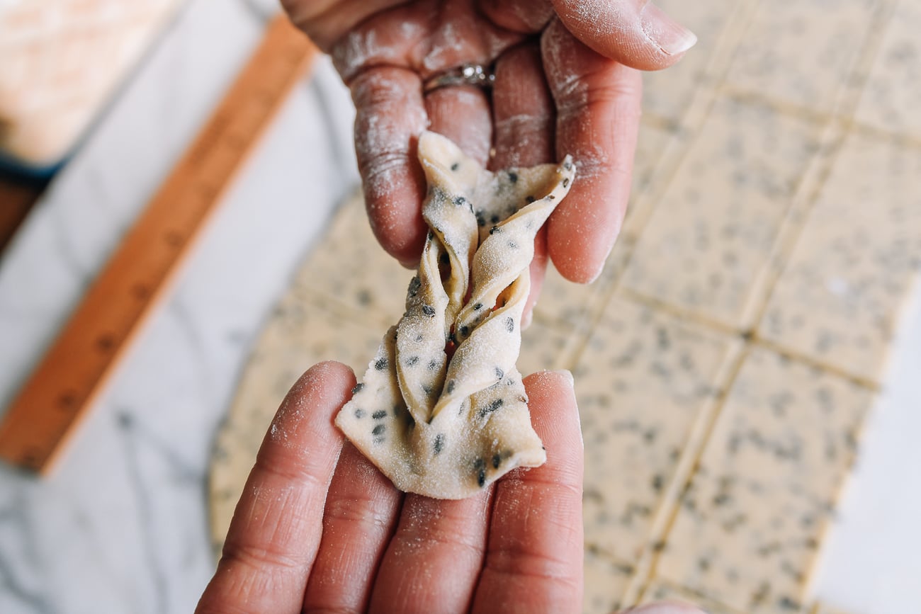 Completed shaped sesame twist