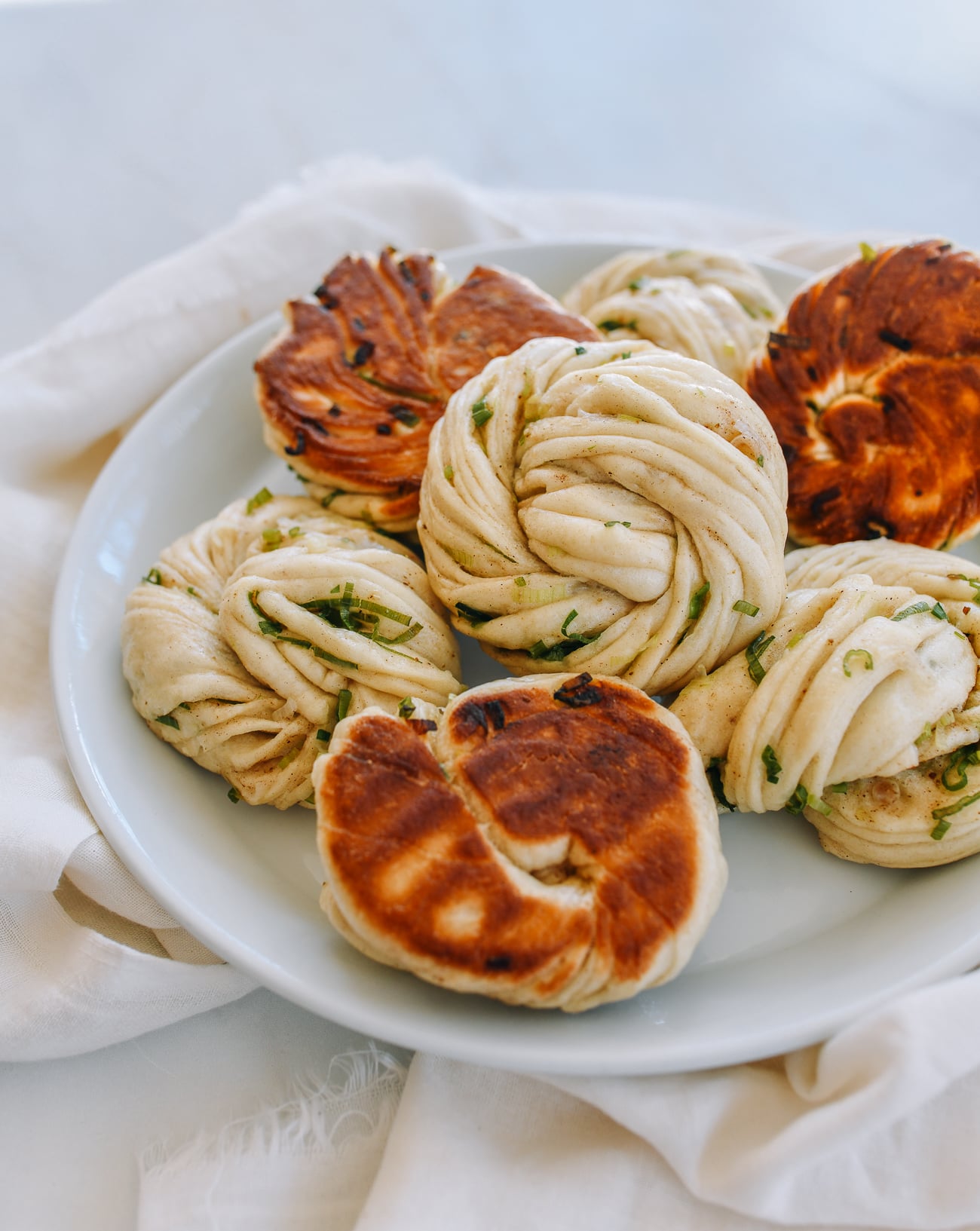 Hua Juan (Chinese Flower Rolls/Steamed Scallion Buns)