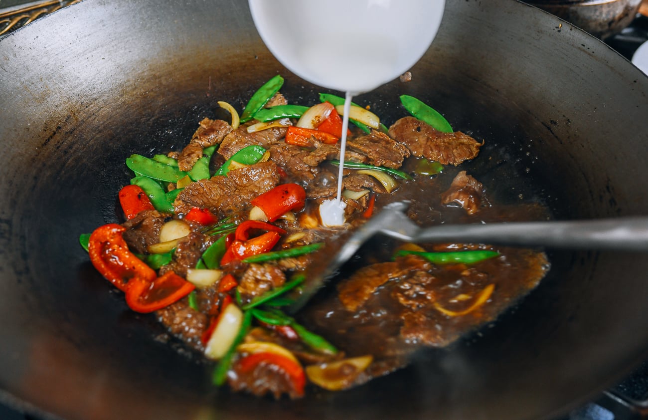 Adding cornstarch slurry to sauce