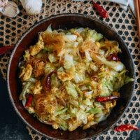 Cabbage stir-fry with noodles and eggs