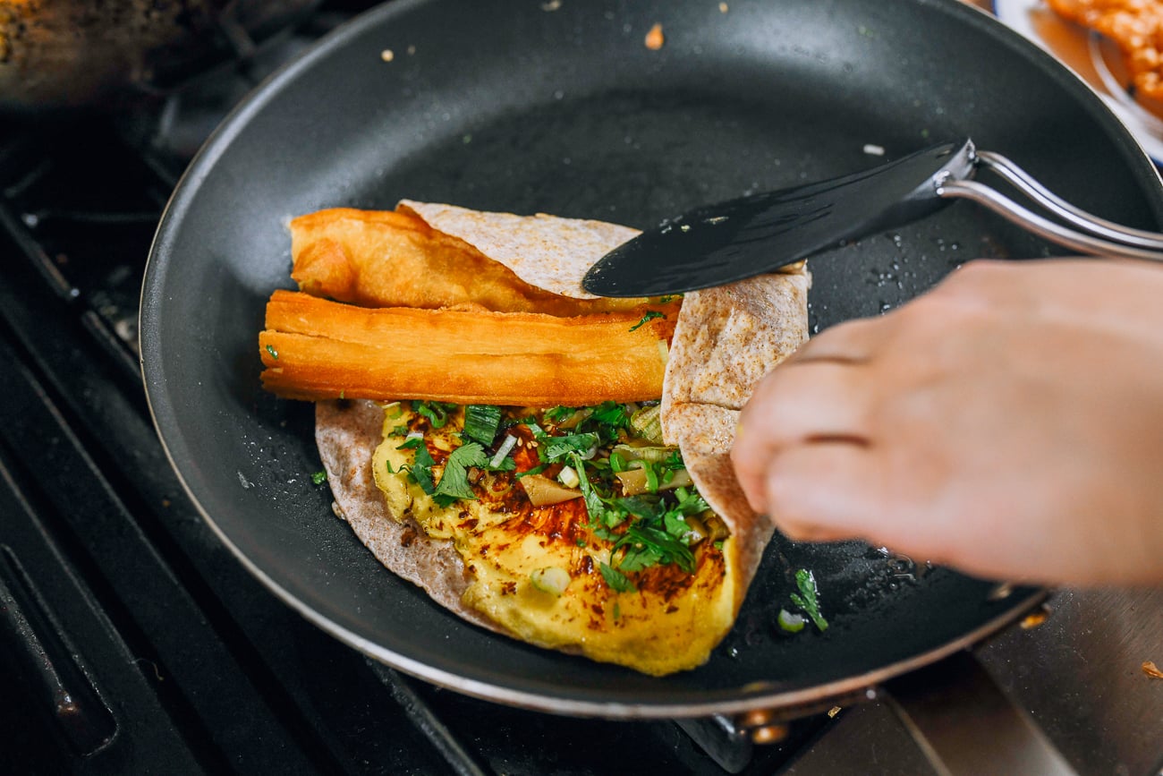 folding youtiao into jian bing