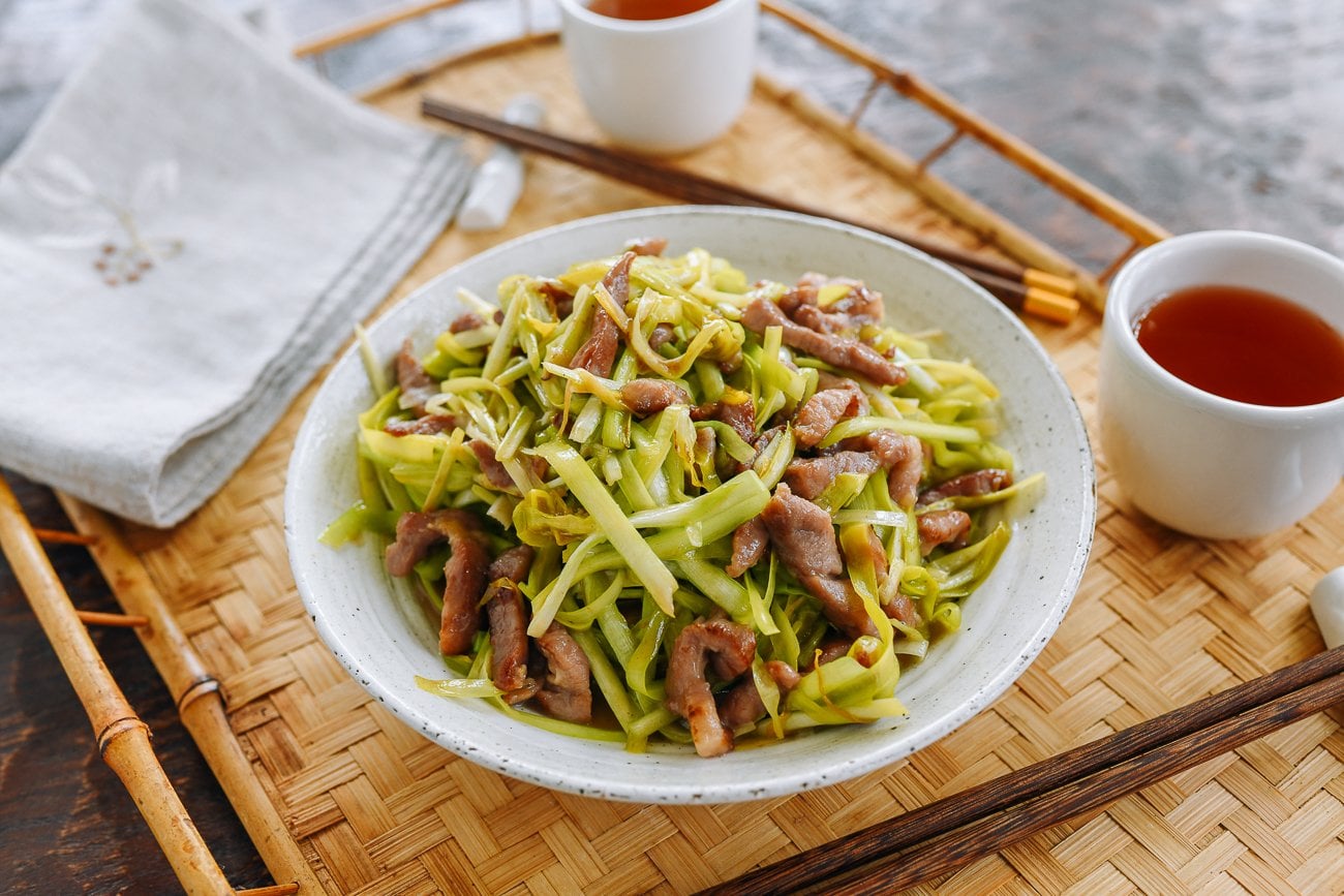 Stir-fried Chinese yellow chives with pork