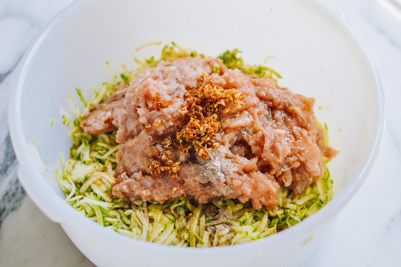 zucchini with ground chicken and fried ginger