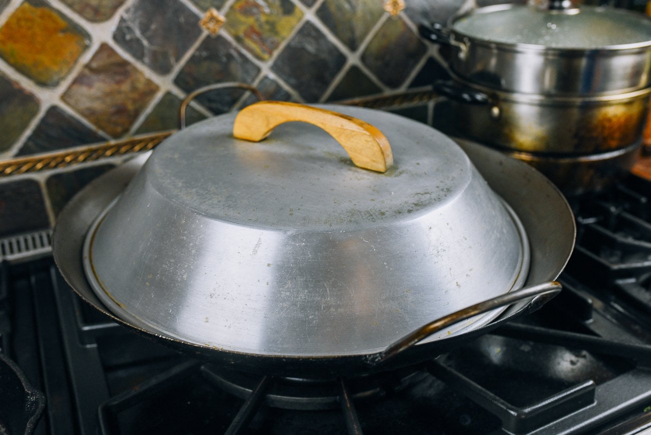 wok with lid on
