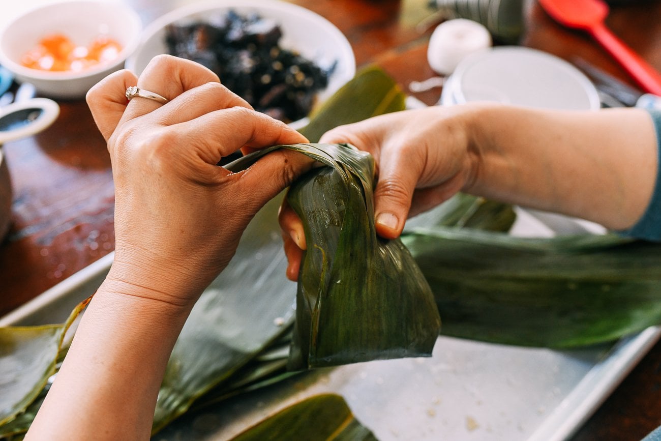 making zongzi