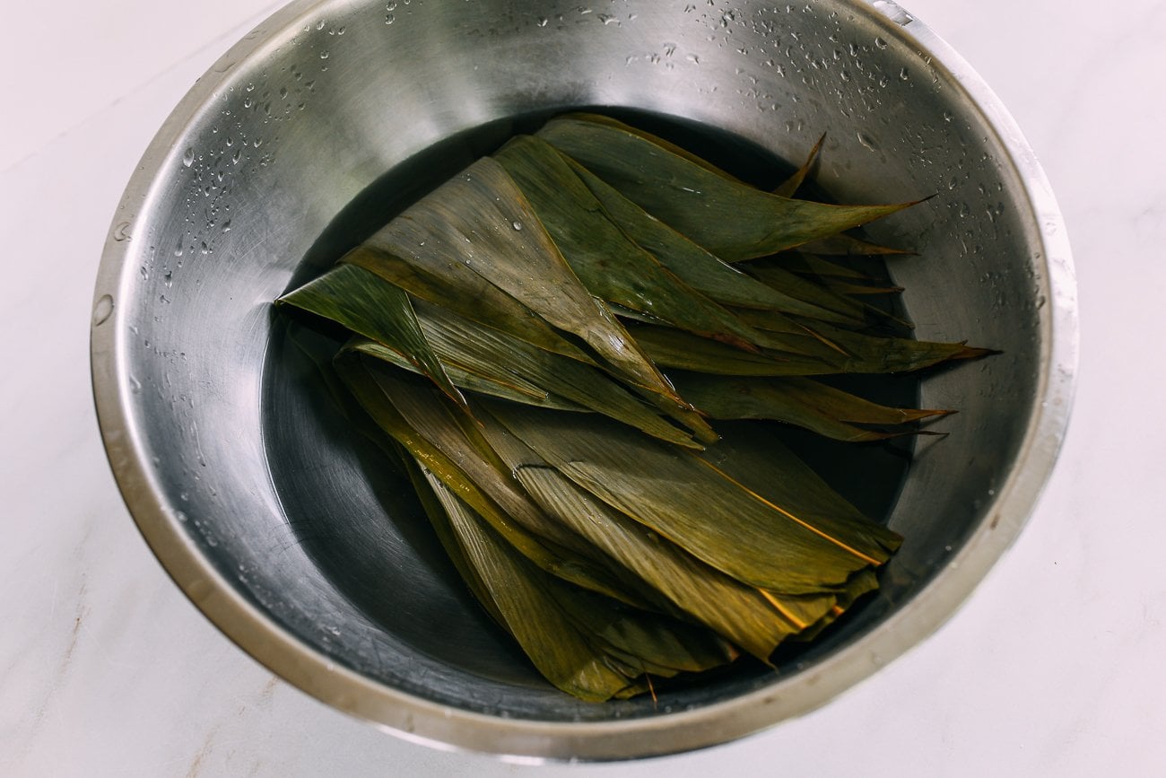 soaking zongzi leaves