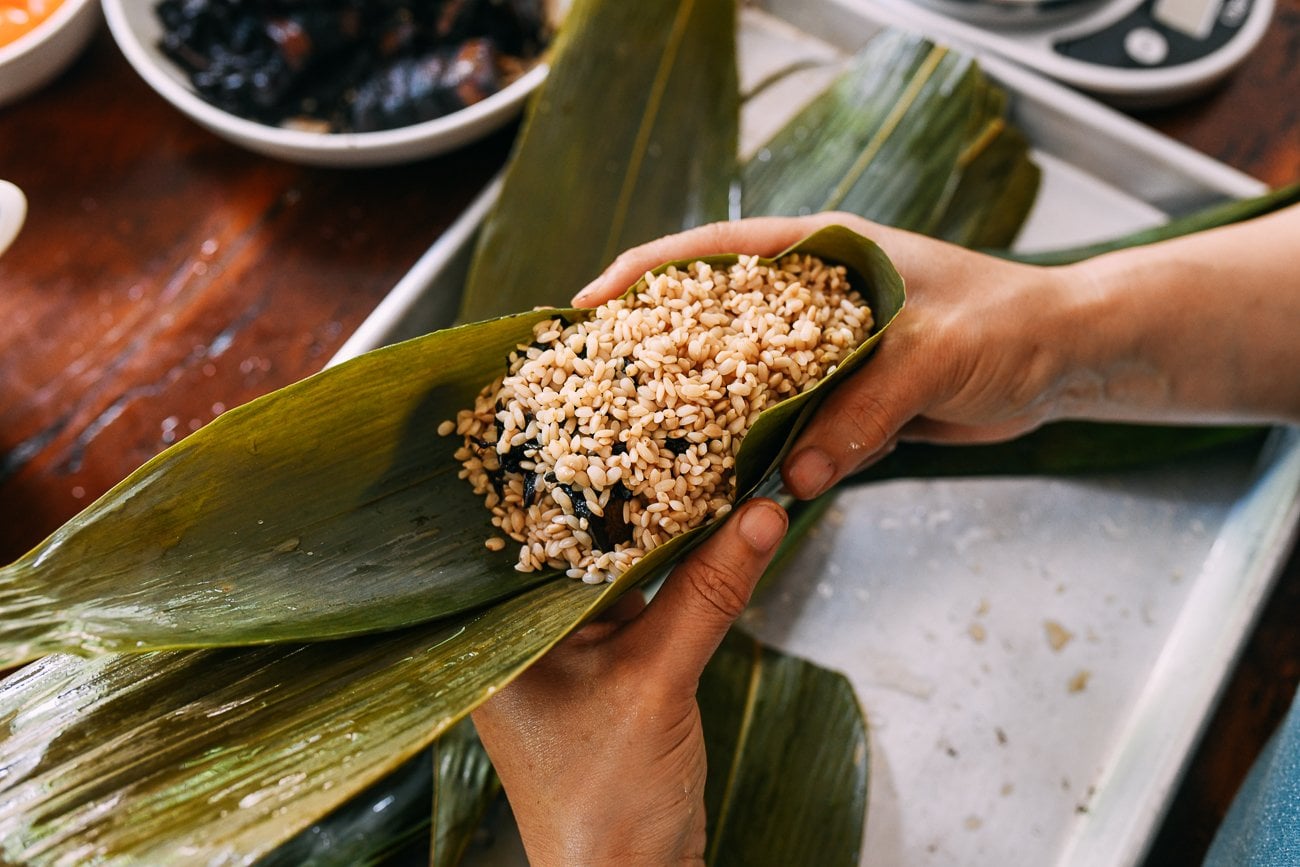 assembling zongzi