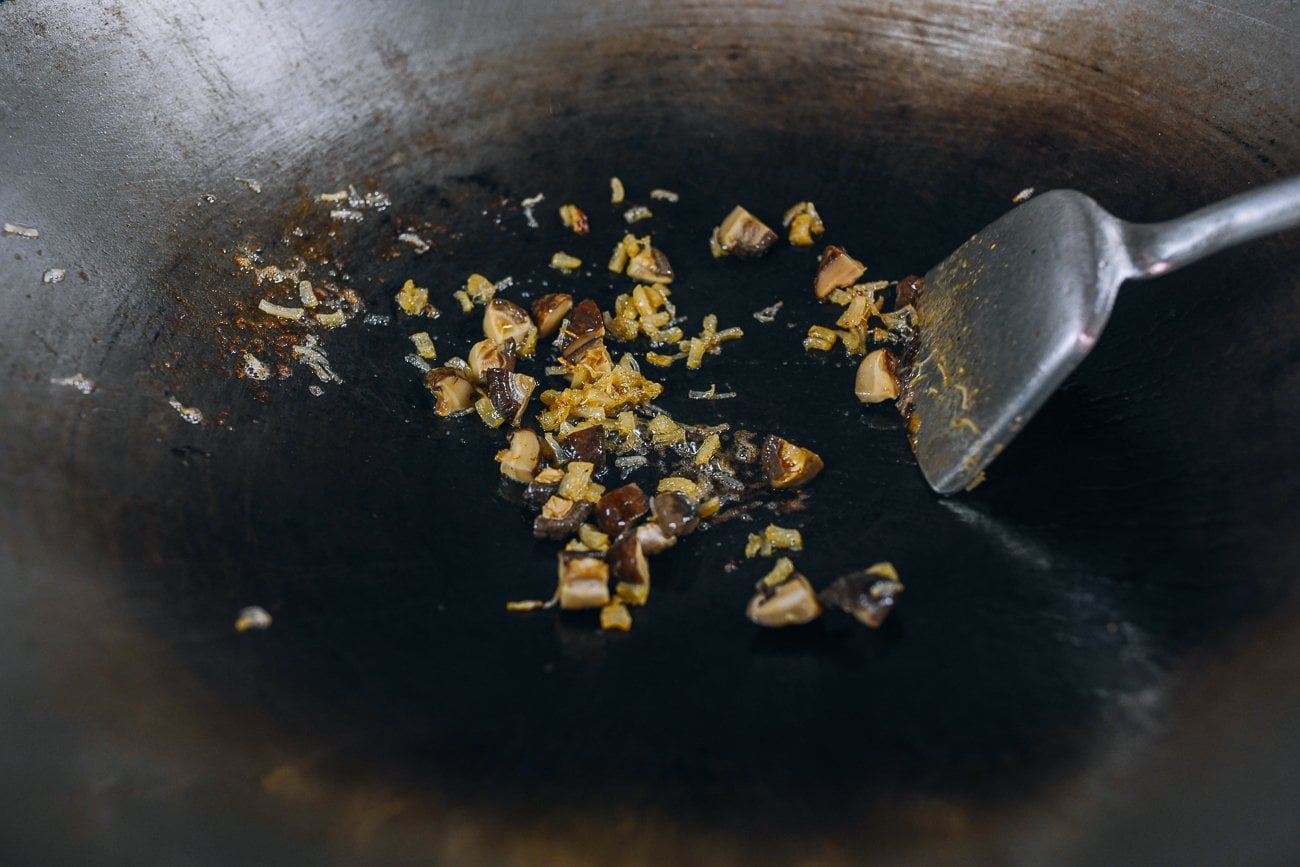 dried scallops in wok