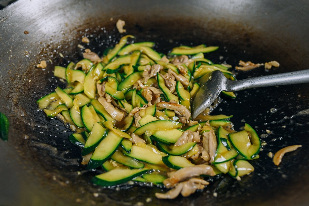 zucchini stir-fry with chicken in wok