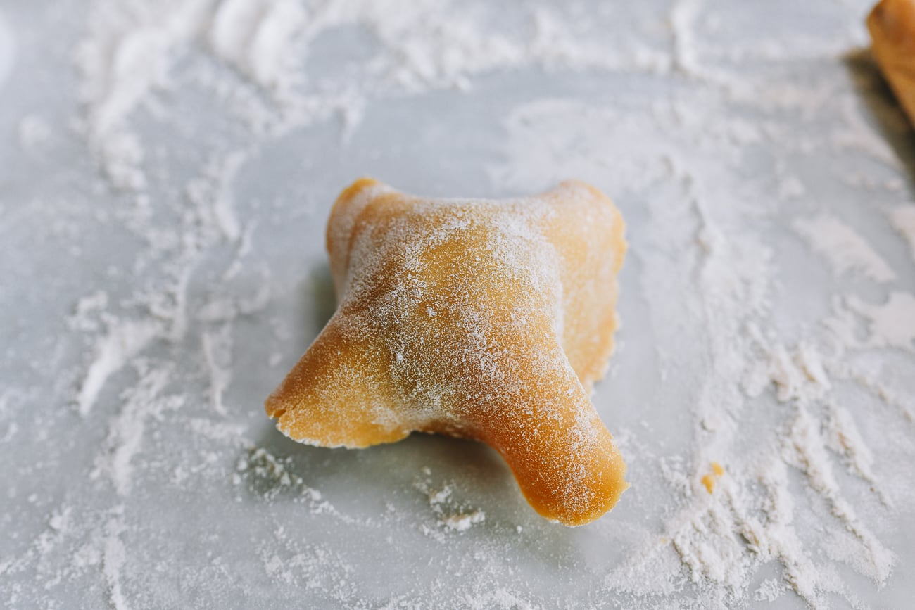 mooncake dough on top of filling