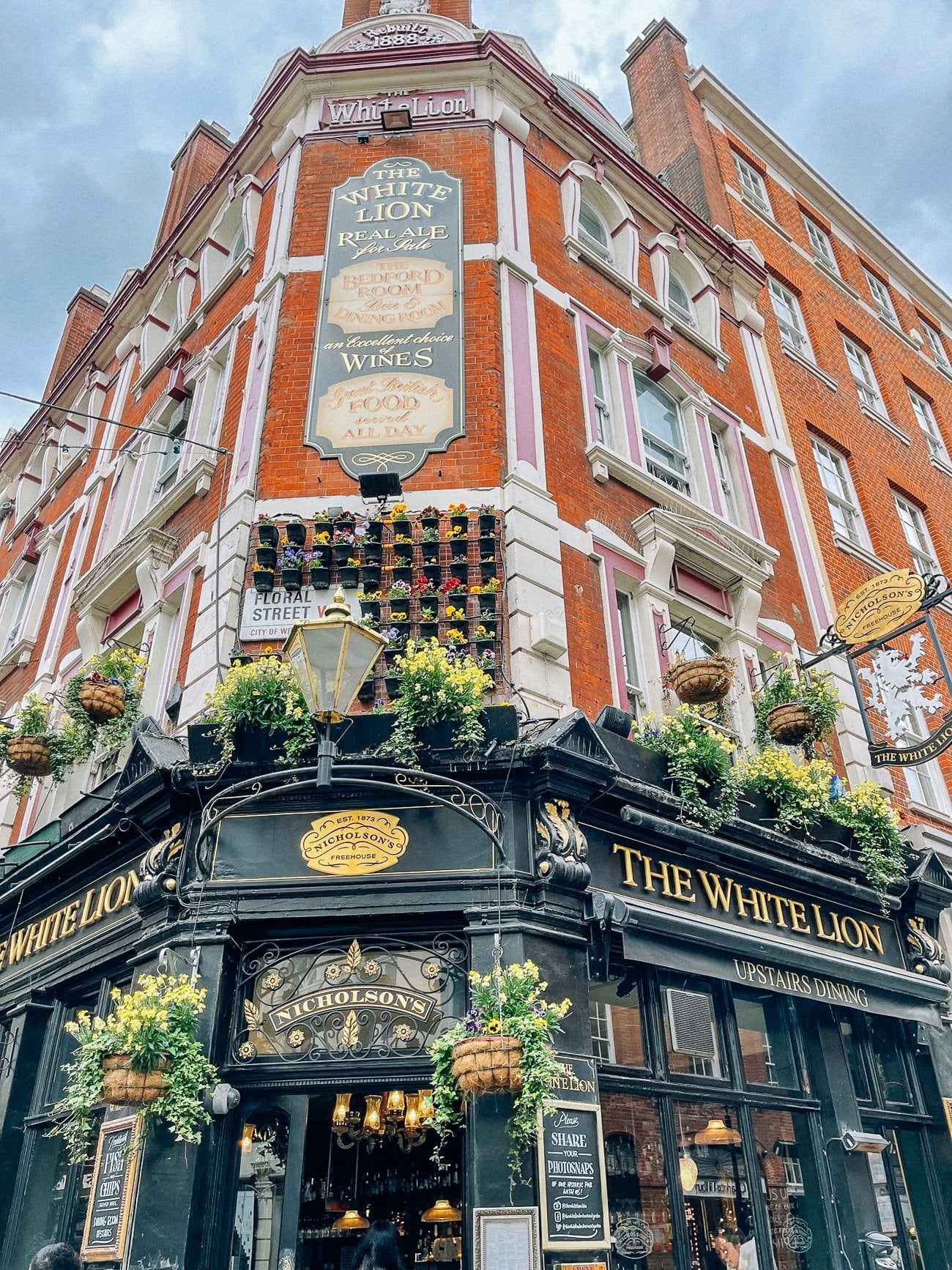 The White Lion pub in London