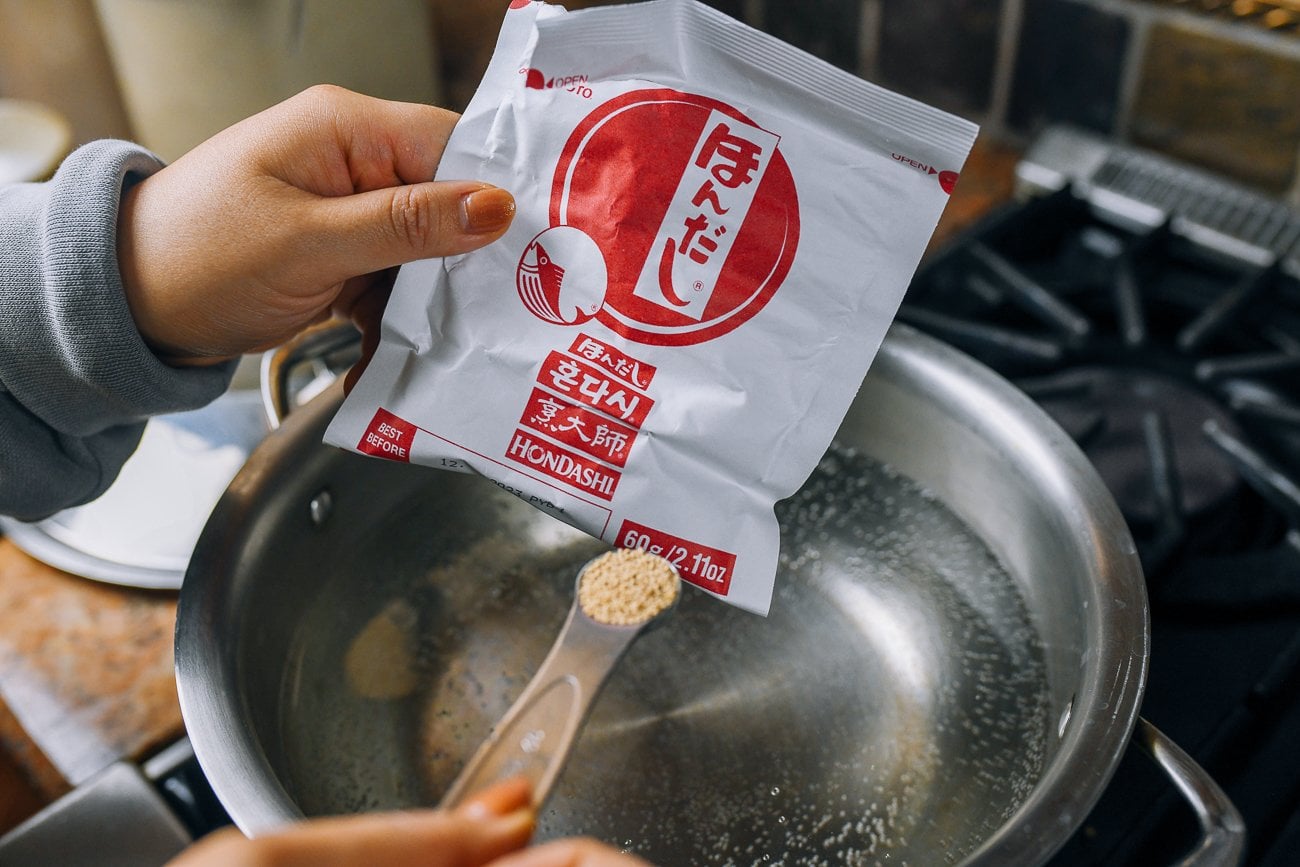 adding dashi powder to pot