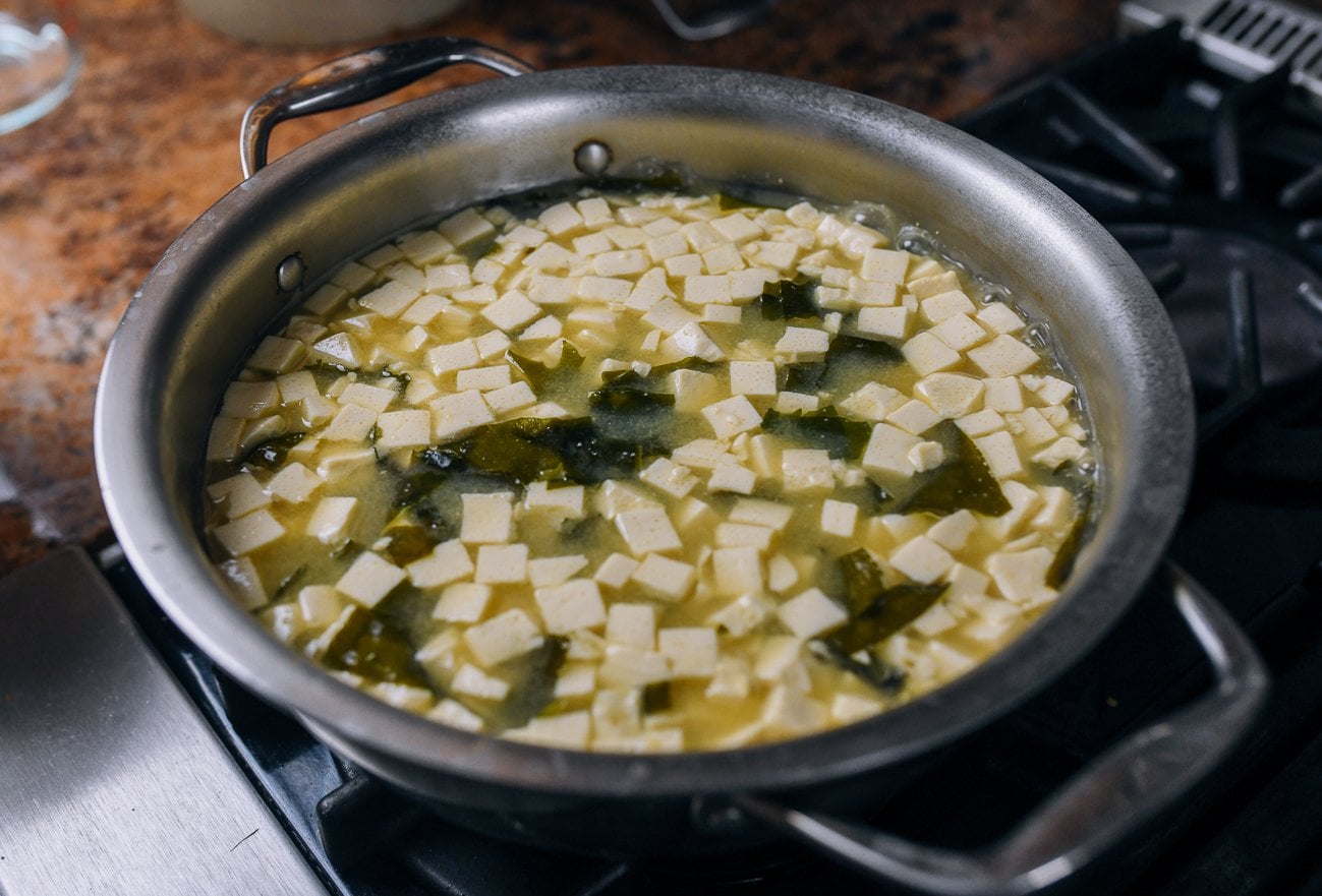 miso soup with wakame in pot