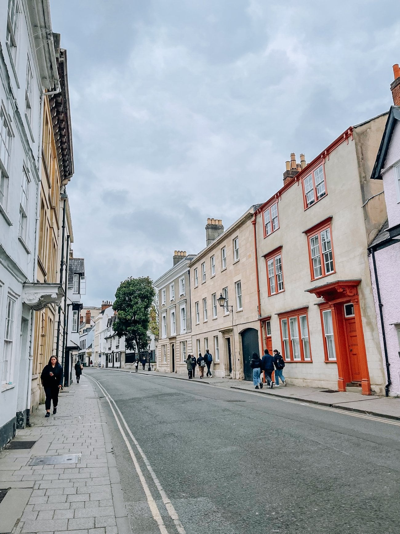 Oxford side street with low plaster buildings