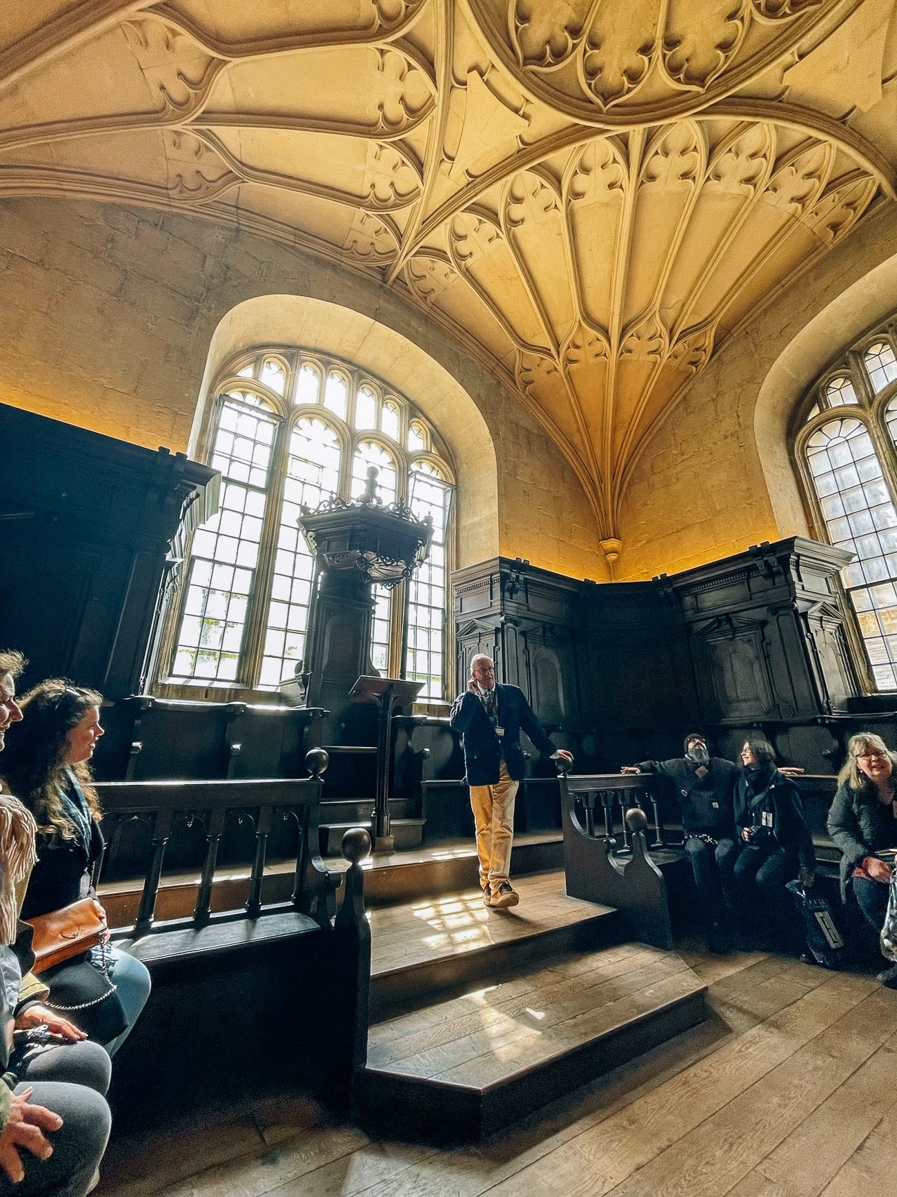 Guided tour at the Divinity School in Oxford University