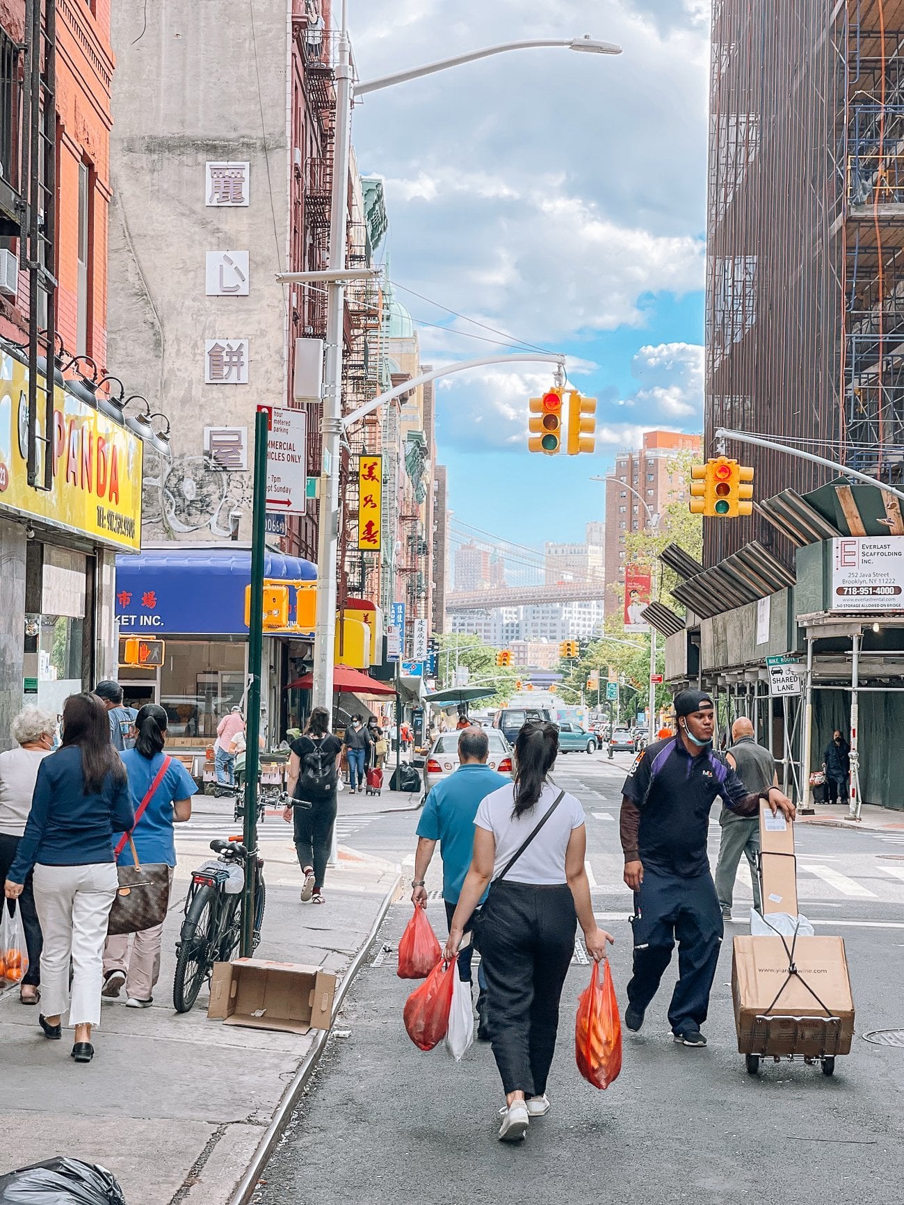 Walking through Manhattan Chinatown